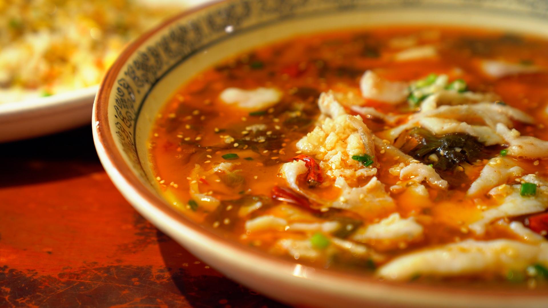 扬州美食红油鱼片视频的预览图