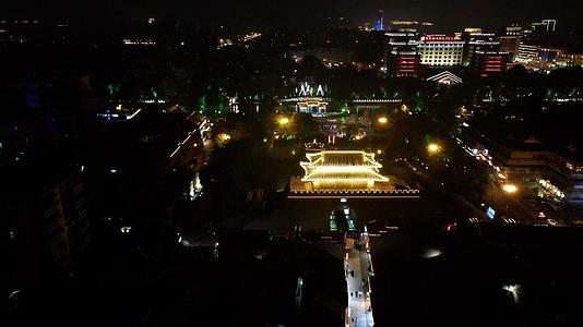 扬州双东历史街夜景景点航拍视频的预览图