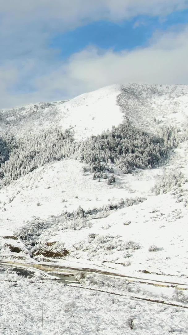 高原山脉雪景航拍视频视频的预览图