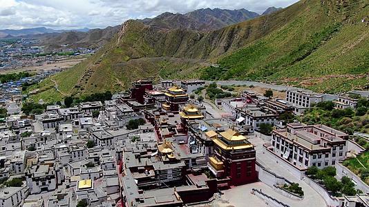 航拍西藏日喀则5A景点扎什伦布寺视频视频的预览图