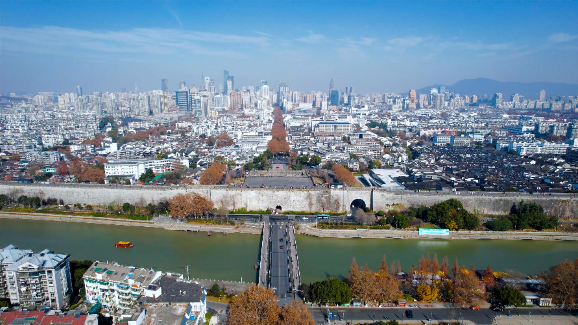4K航拍南京明城墙中华门城堡秦淮河视频的预览图
