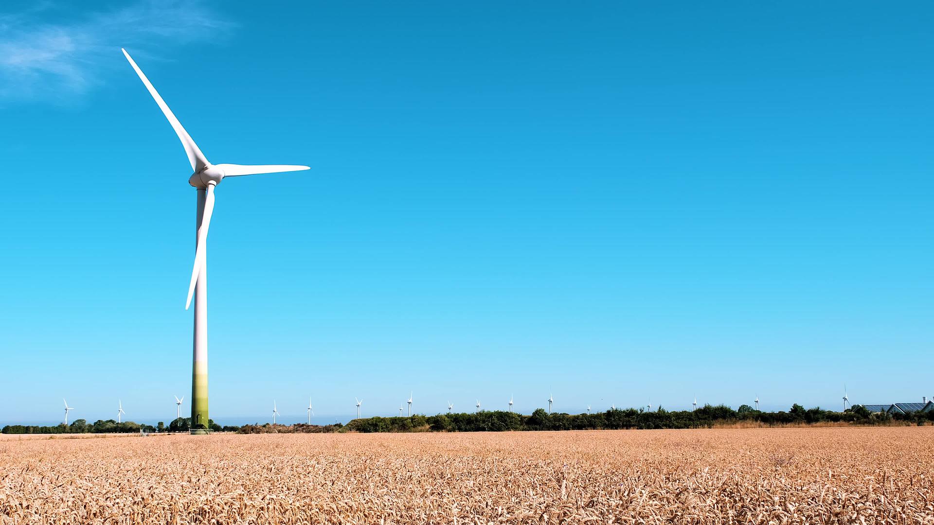 费马恩岛的风力涡轮机可再生能源和环境概念视频的预览图