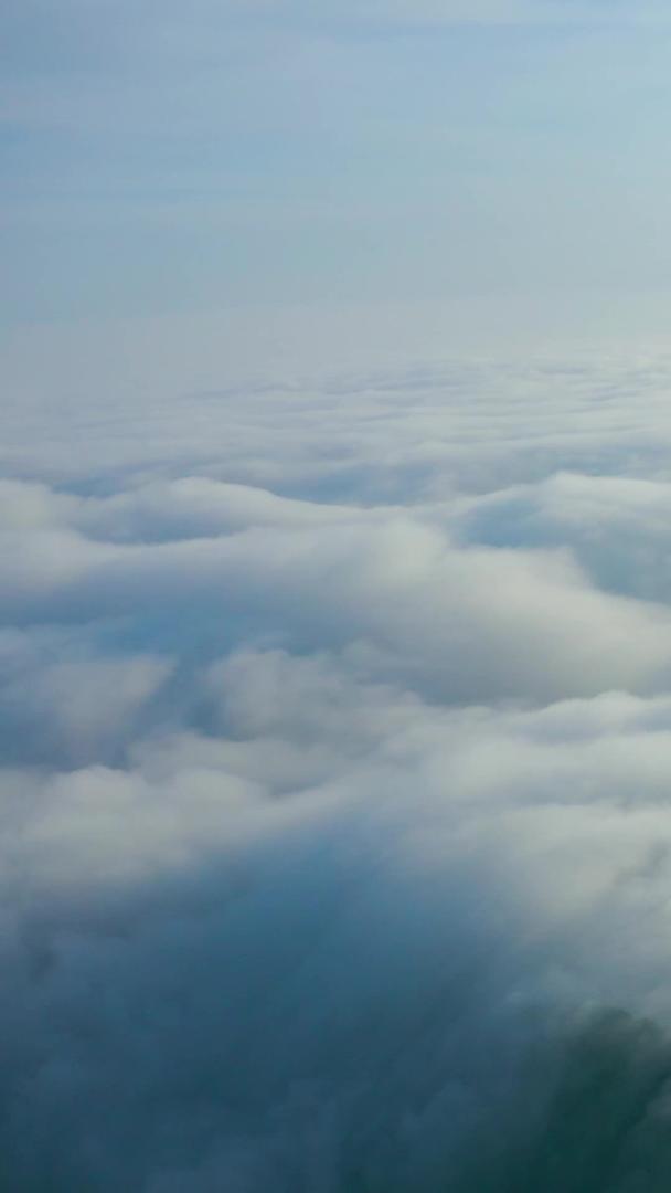 航拍米仓山脉云海视频素材视频的预览图