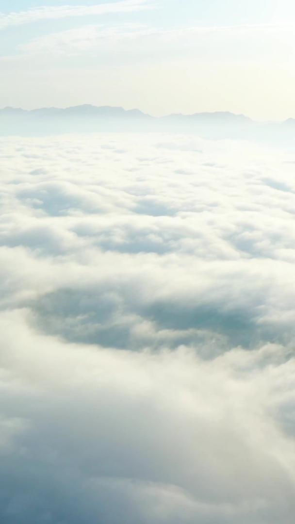 航拍米仓山脉云海视频素材视频的预览图