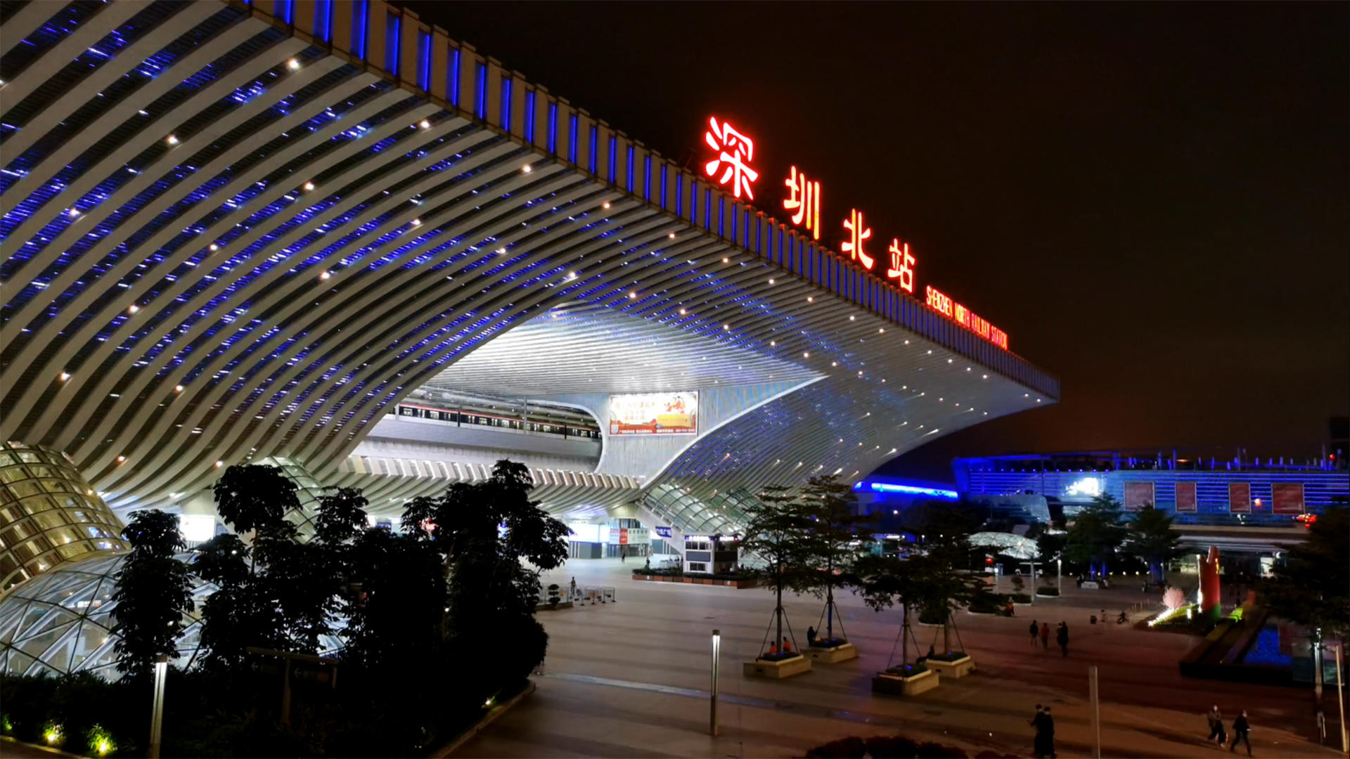 深圳北站东广场的夜晚视频的预览图