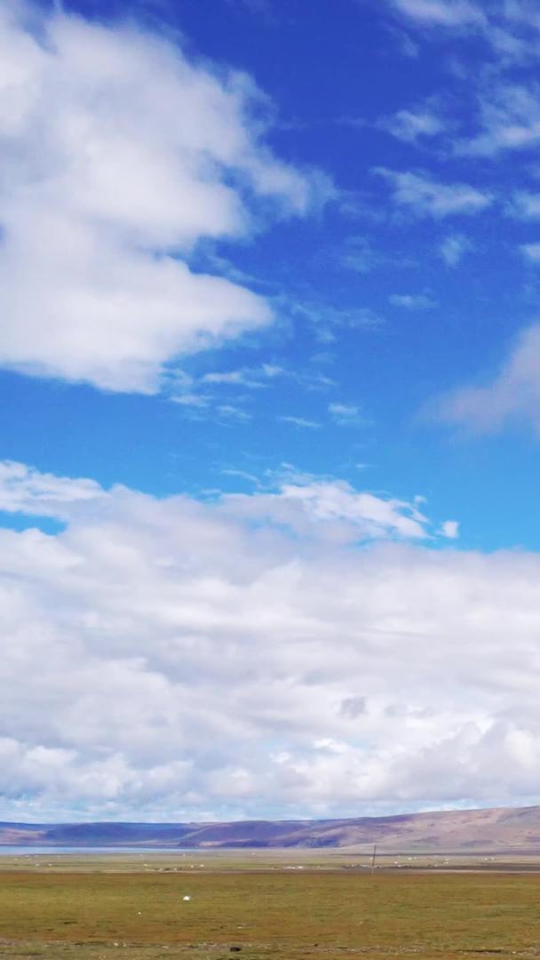 开车拍摄藏区草原蓝天白云风光视频的预览图