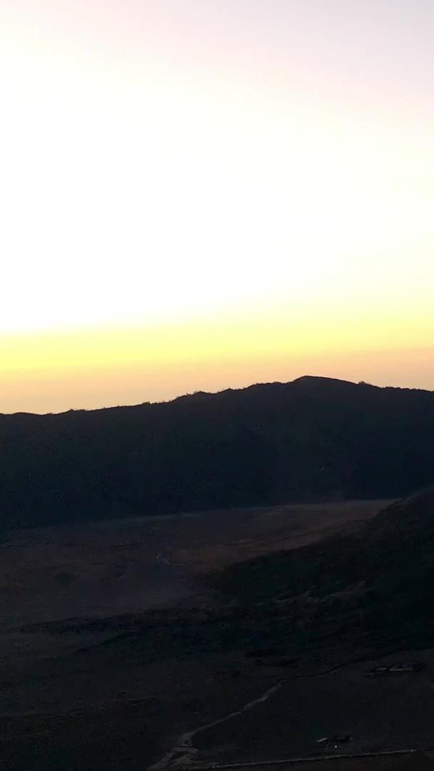 印尼布罗莫火山日落航拍视频的预览图