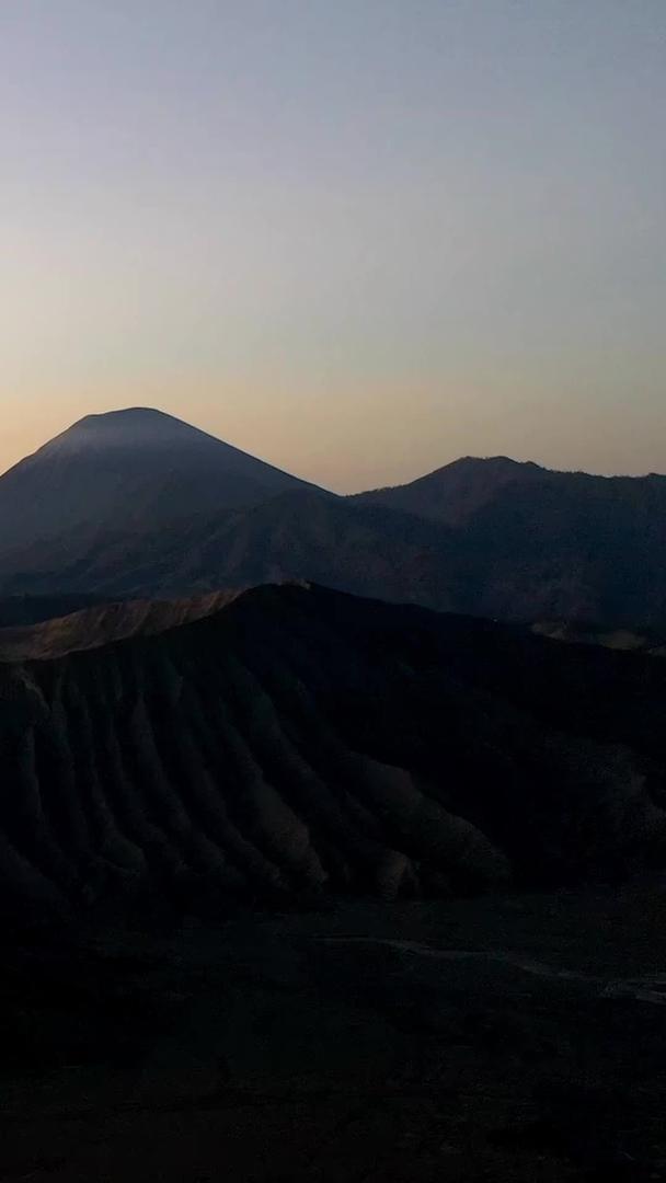 印尼布罗莫火山日落航拍视频的预览图