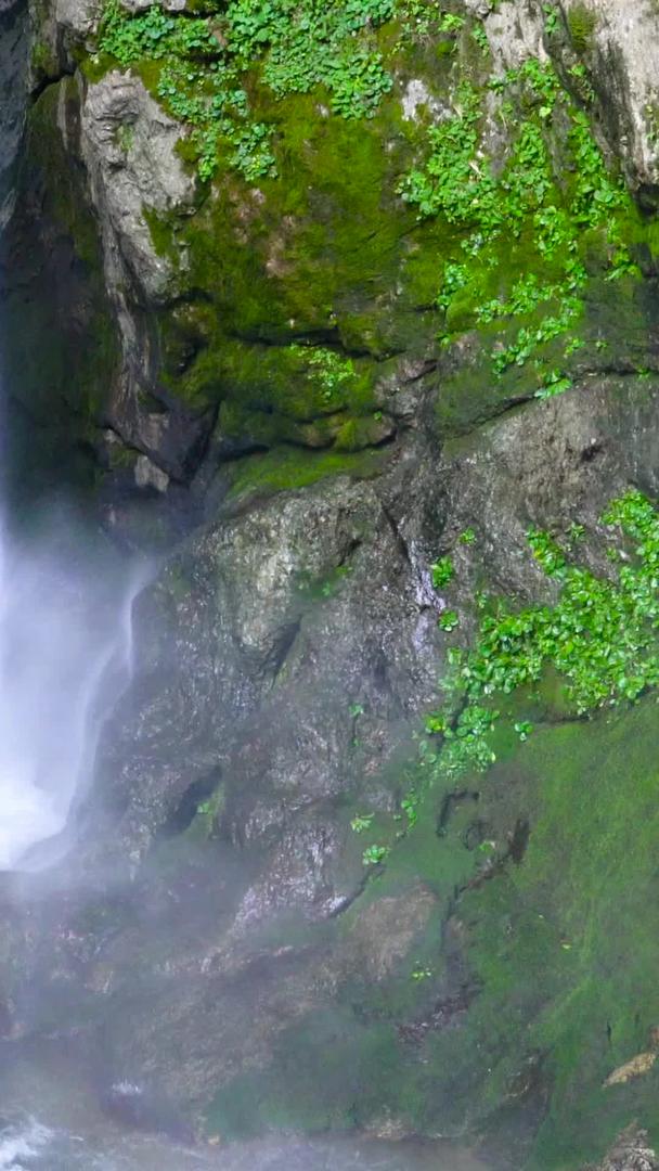 神农架林区天生桥瀑集中有瀑布声音视频的预览图