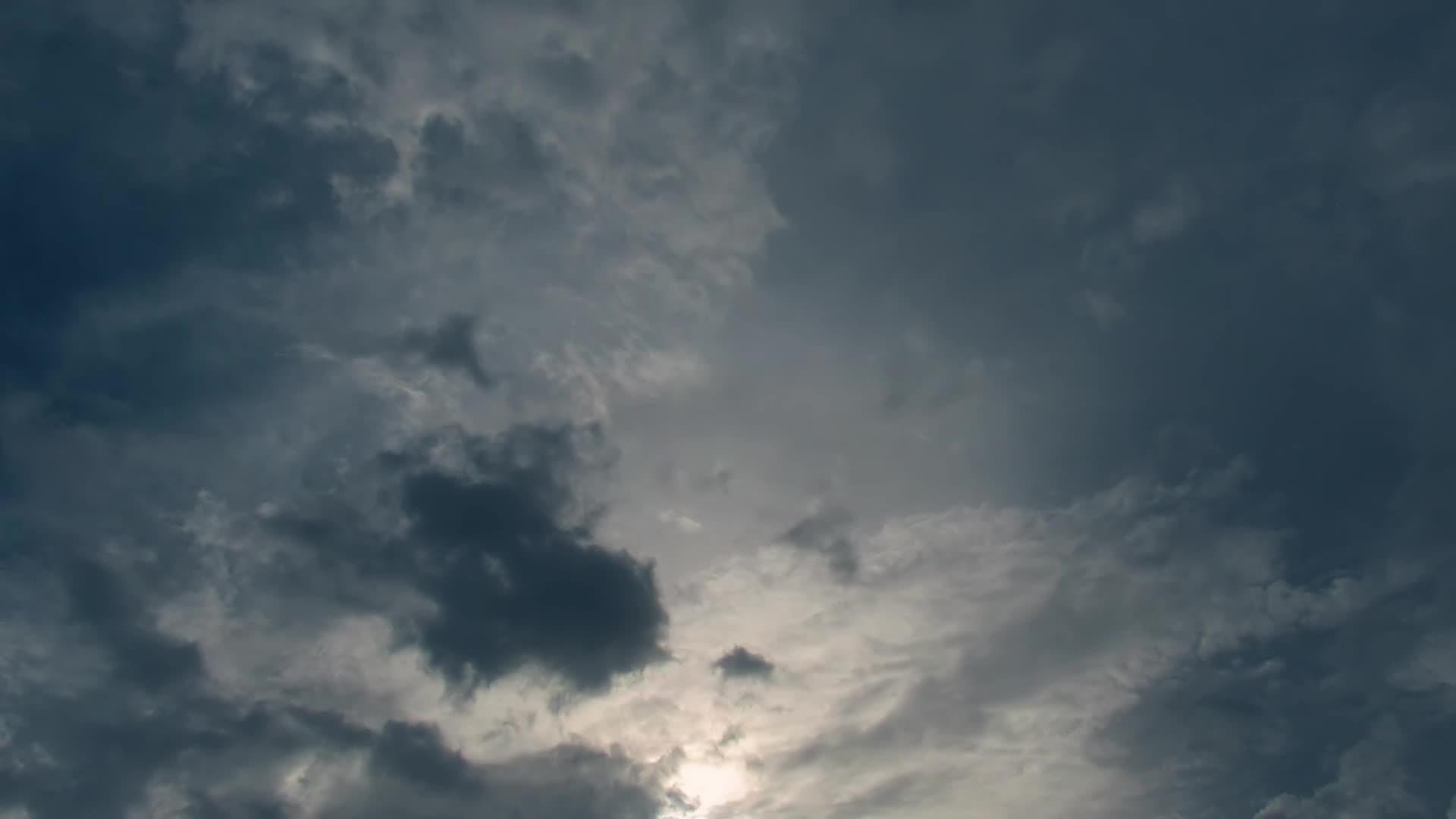 云层时间在高速移动期间的视频视频的预览图