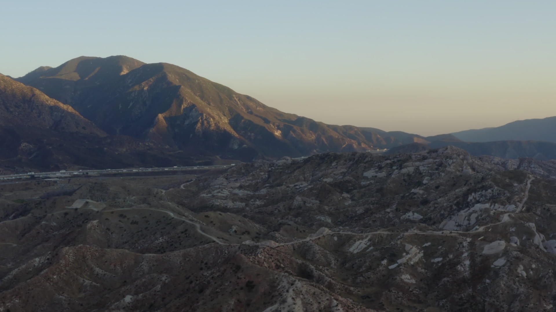 飞越加州农村地区视频的预览图