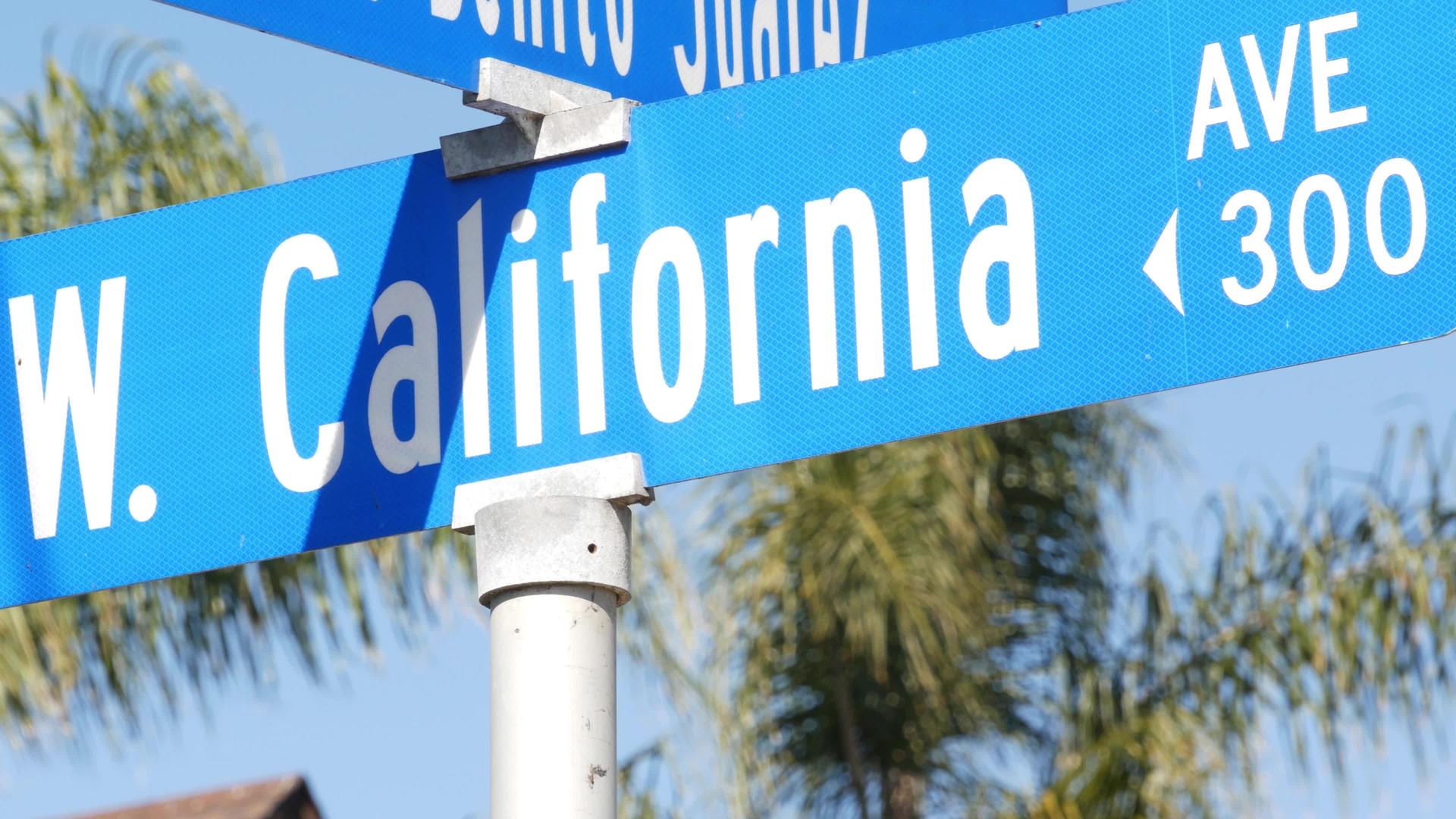 十字路口的加利福尼亚街道标志视频的预览图