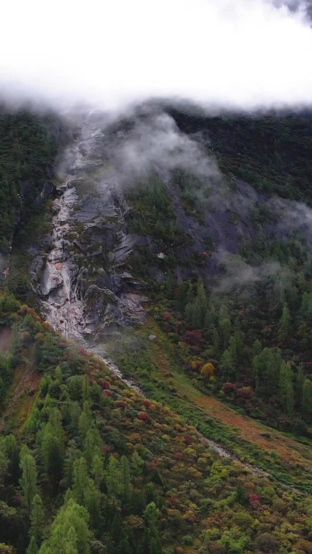 航拍四姑娘山外婆阿峰雪山及秋色景观素材视频的预览图