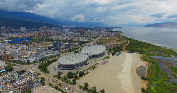 4k云南大理下关市奥林匹克体育中心航拍视频的预览图