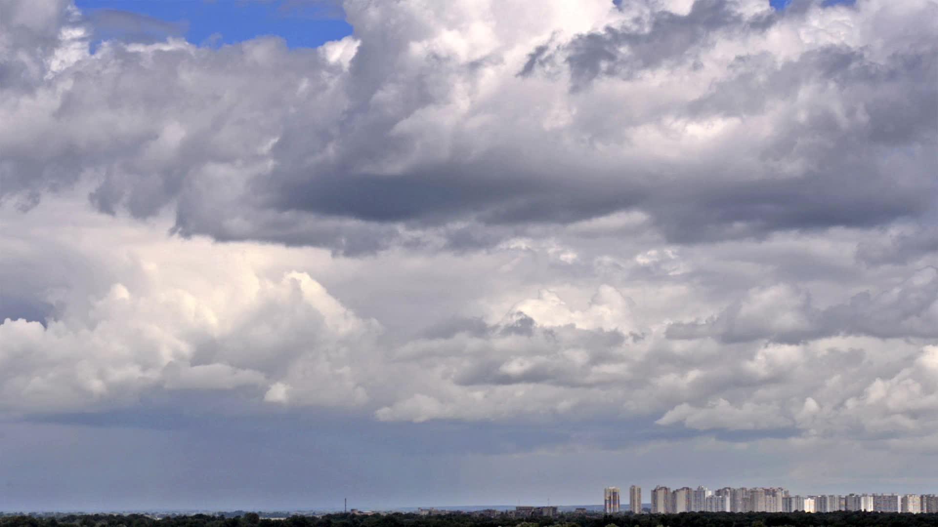 城市上空的云视频的预览图