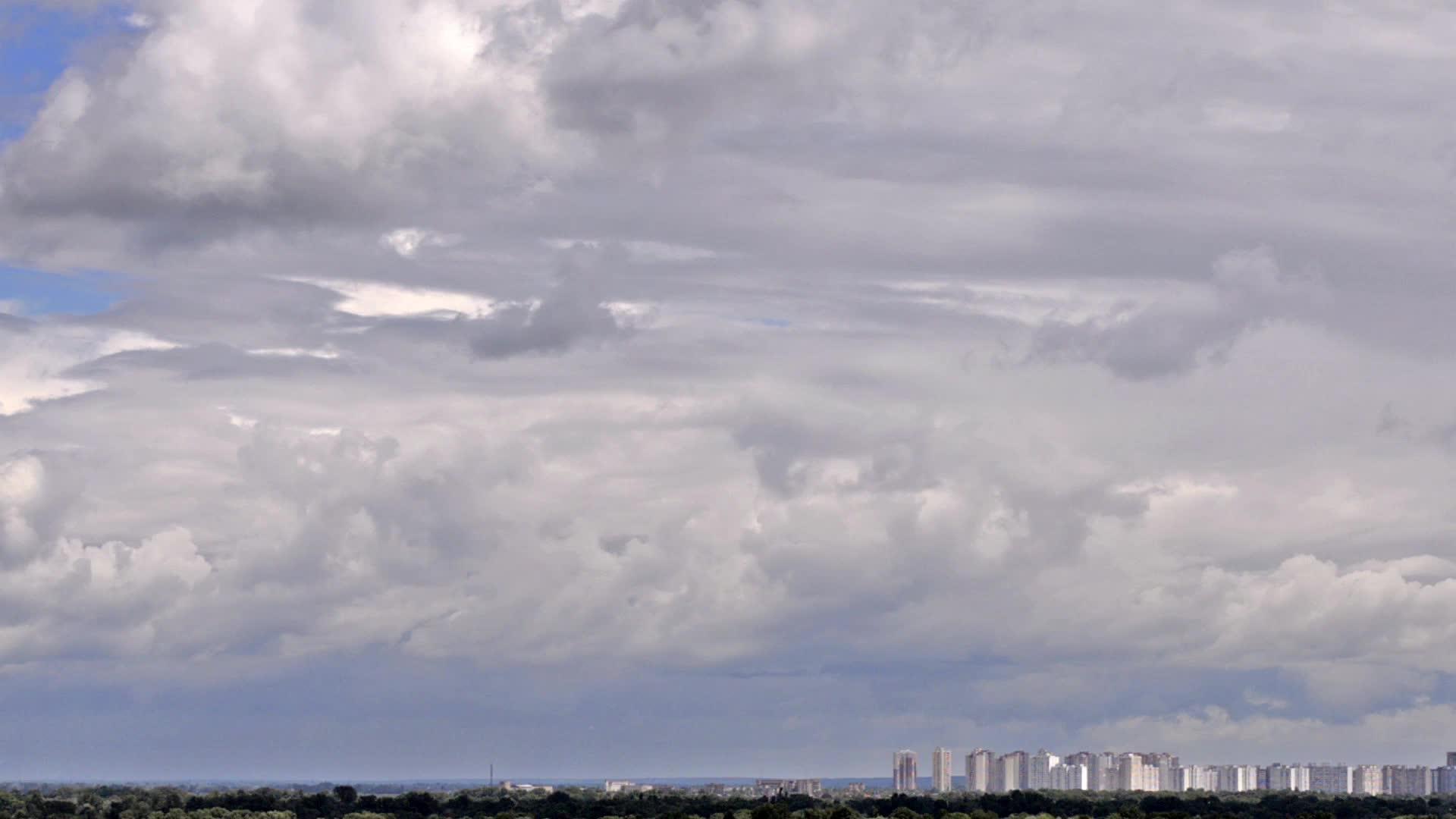 云在城市的云里视频的预览图