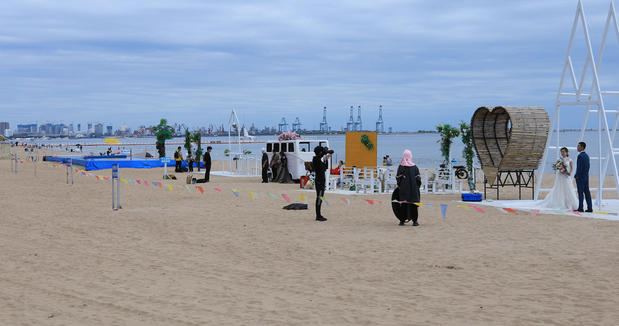 4K秦皇岛海滨婚纱拍摄基地视频的预览图