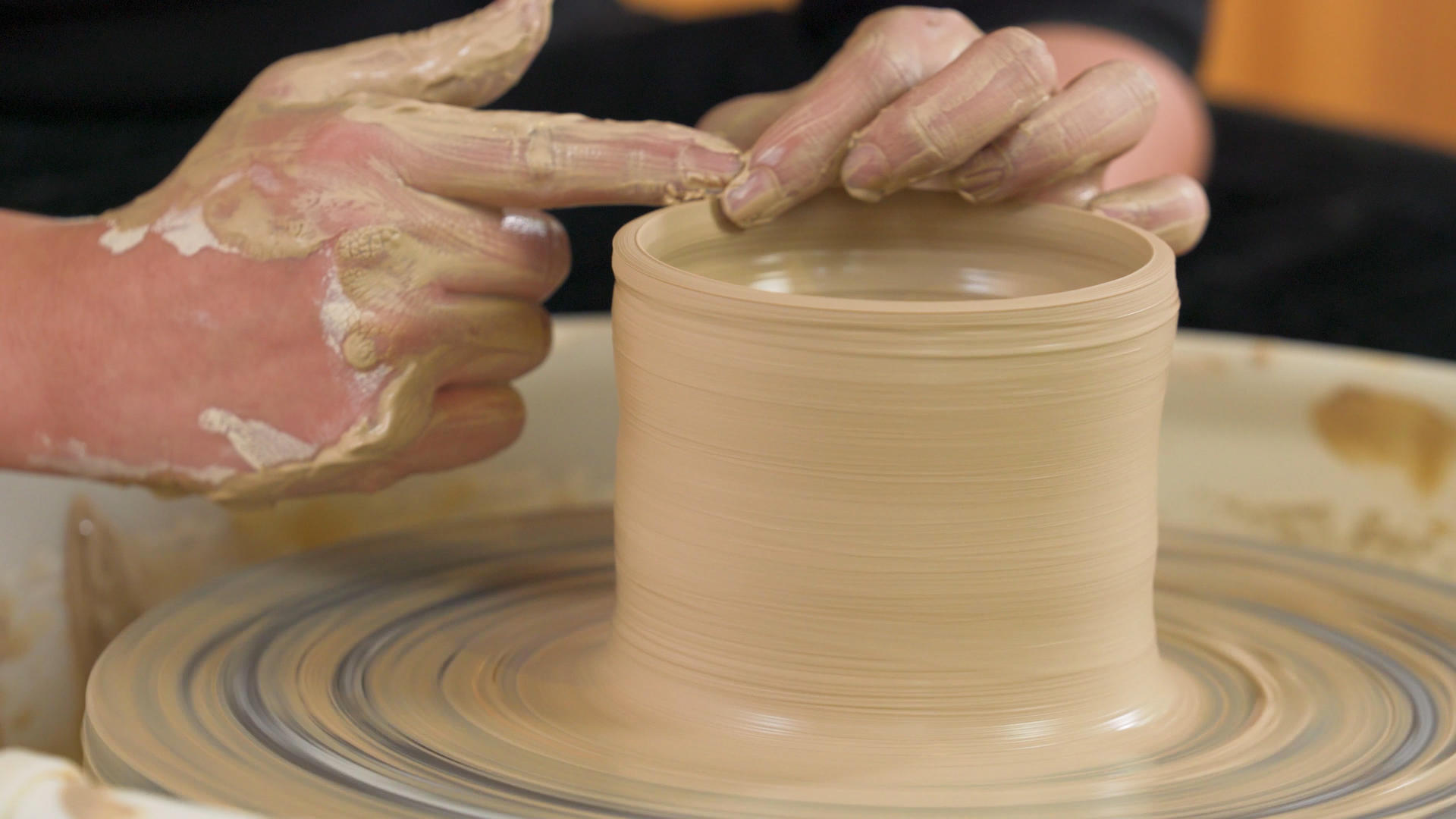 4k陶艺店陶器陶瓷制作过程特写视频视频的预览图