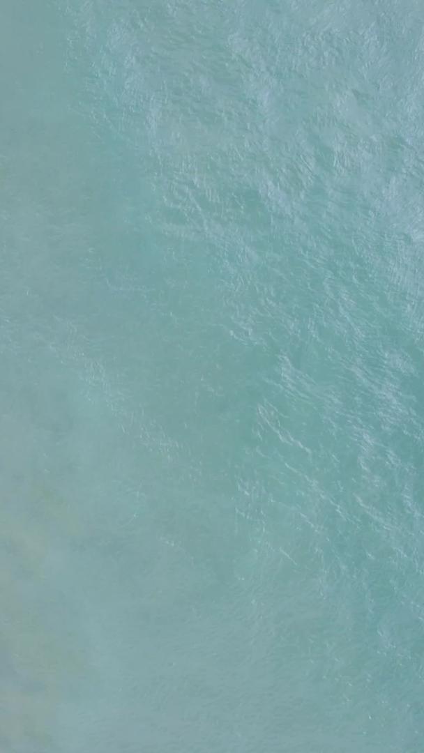 海南万宁日月湾少年航拍冲浪练习视频的预览图