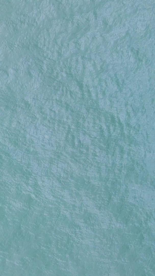 海南万宁日月湾少年航拍冲浪练习视频的预览图