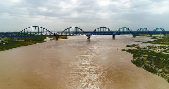 银川市黄河大桥4K航拍视频的预览图