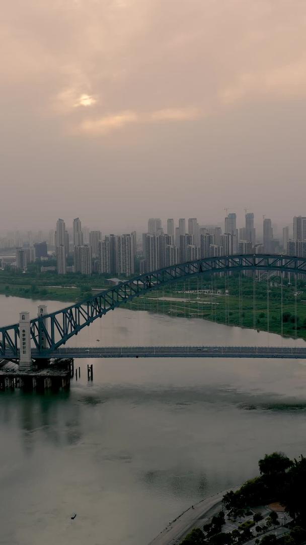 汉江湾大桥新建城市风光延时视频素材视频的预览图