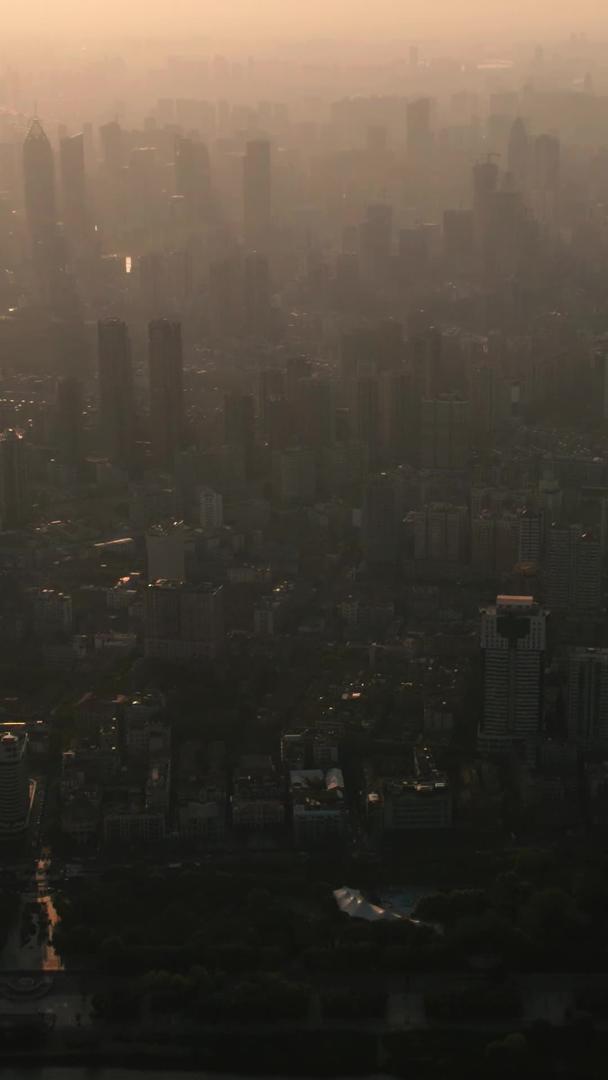 城市钢筋水泥城市森林视频素材在5K日暮之下视频的预览图