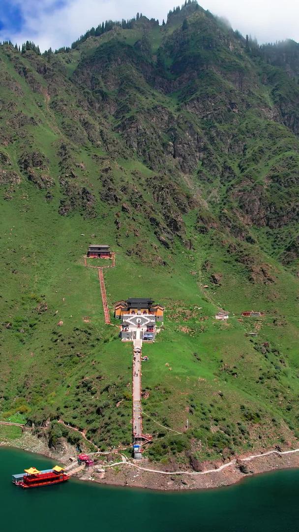 航拍5A国家级景区天山天池景区西王母庙视频视频的预览图
