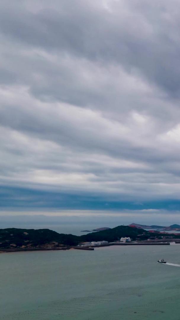 海岛移动延时摄影航拍乌云密布视频的预览图