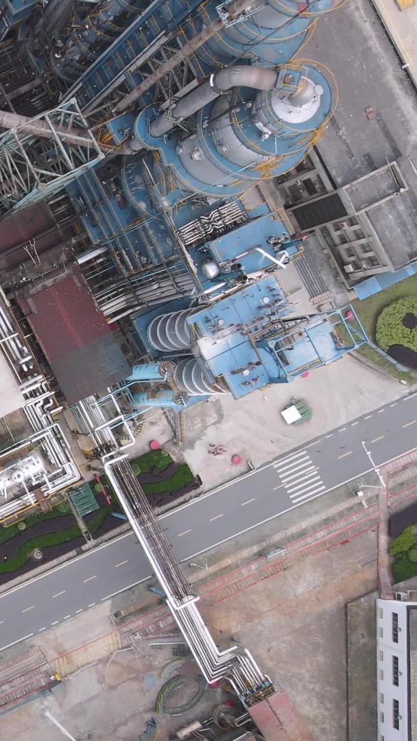 城市石化制造业航拍加工区生产设备厂区素材视频的预览图