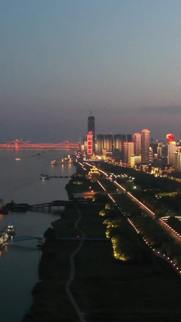 航拍城市灯光秀夜景世界加油中国加油武汉加油材料视频的预览图