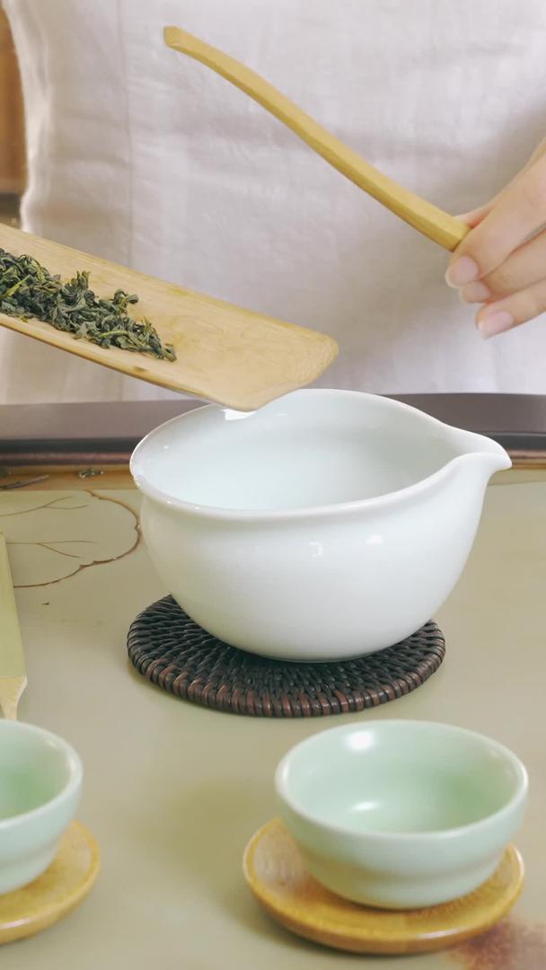 特写的煮茶工艺展示视频的预览图