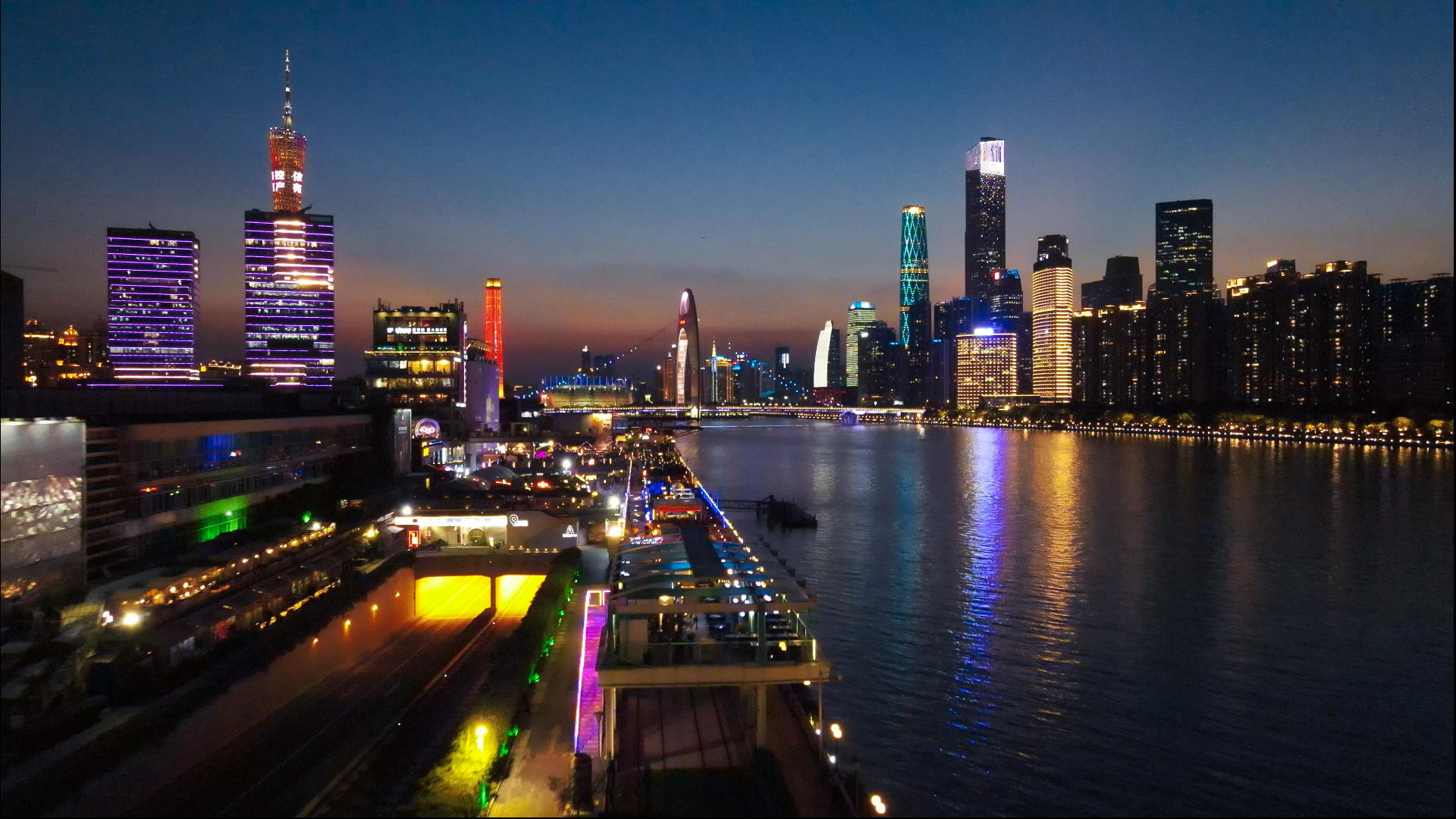 4k高清航拍广州珠江城市风光晚霞夜景视频的预览图
