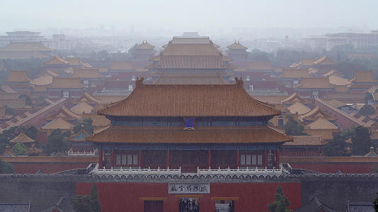 4K暴雨北京故宫古建筑视频的预览图