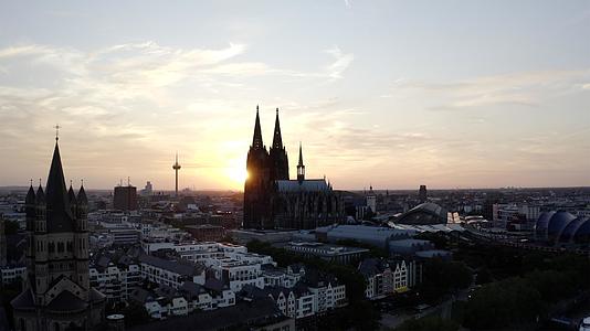 夕阳下的德国科隆大教堂视频的预览图