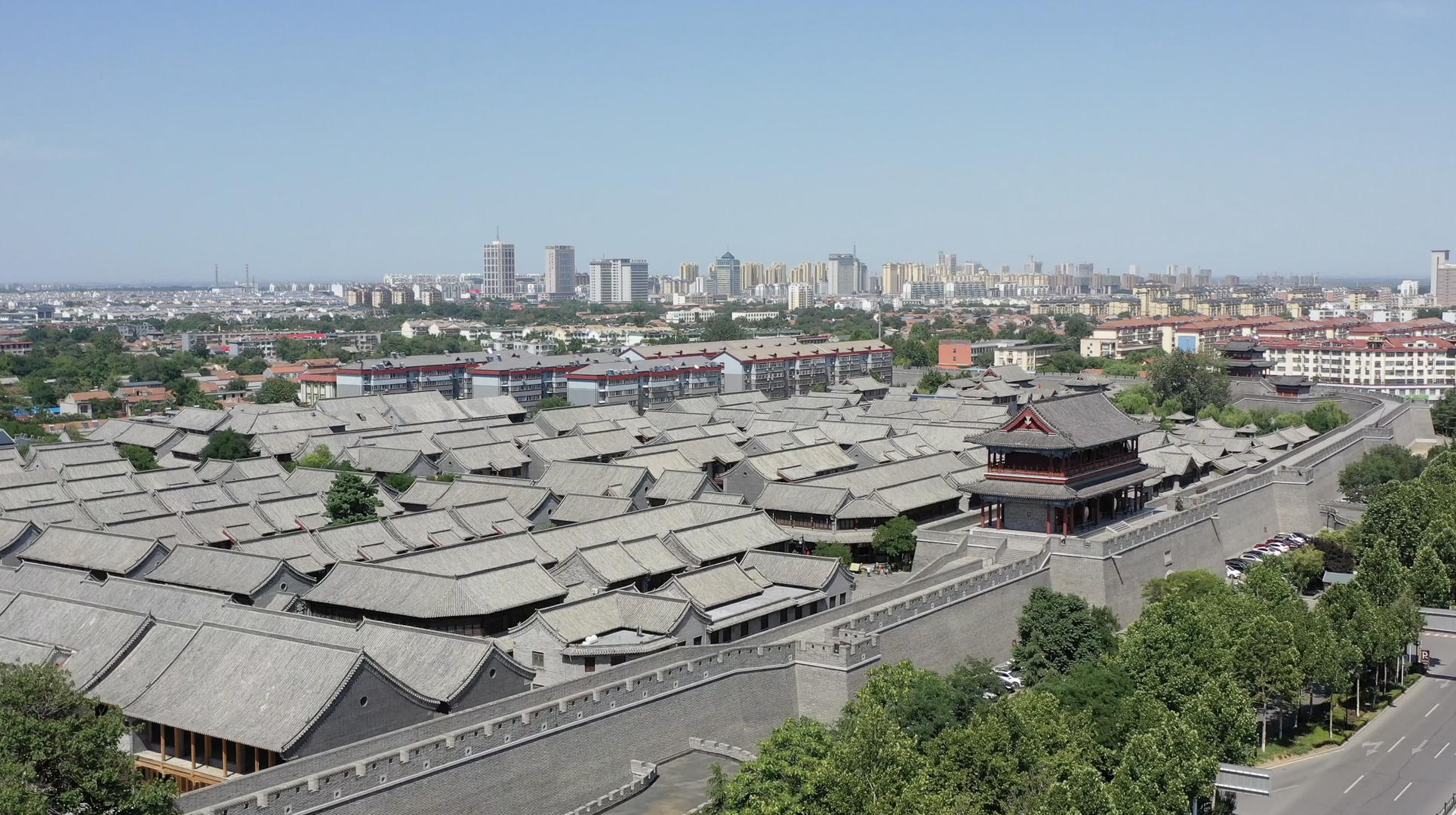 航拍山东青州古城视频的预览图