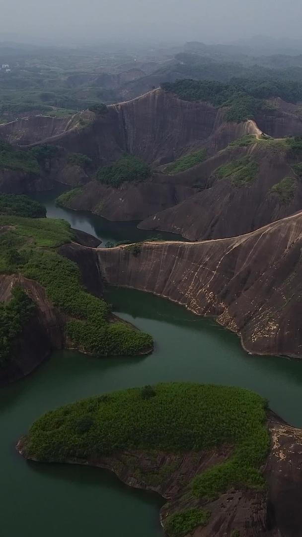 高清航拍景区高空郴州高椅岭丹霞地貌全貌视频的预览图