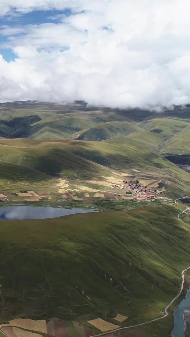 卡萨湖航拍317川藏线视频的预览图