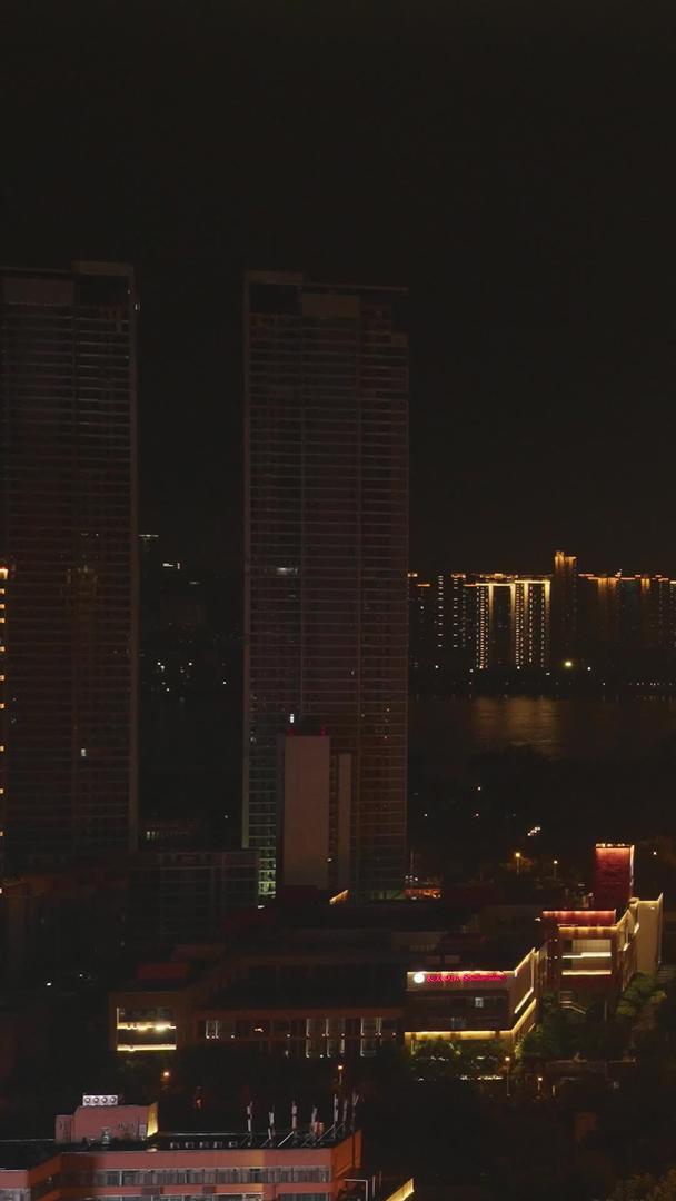 城市天际线商业建筑交通道路车流夜景灯光材料材料视频的预览图