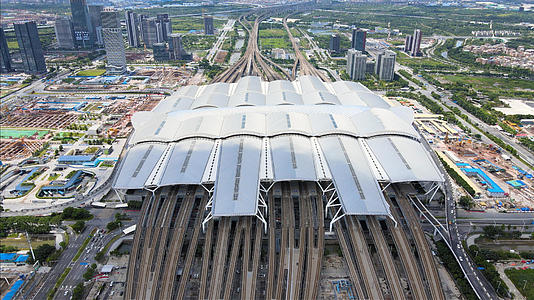 4k高清航拍广州南站动车枢纽火车站建筑外观视频的预览图