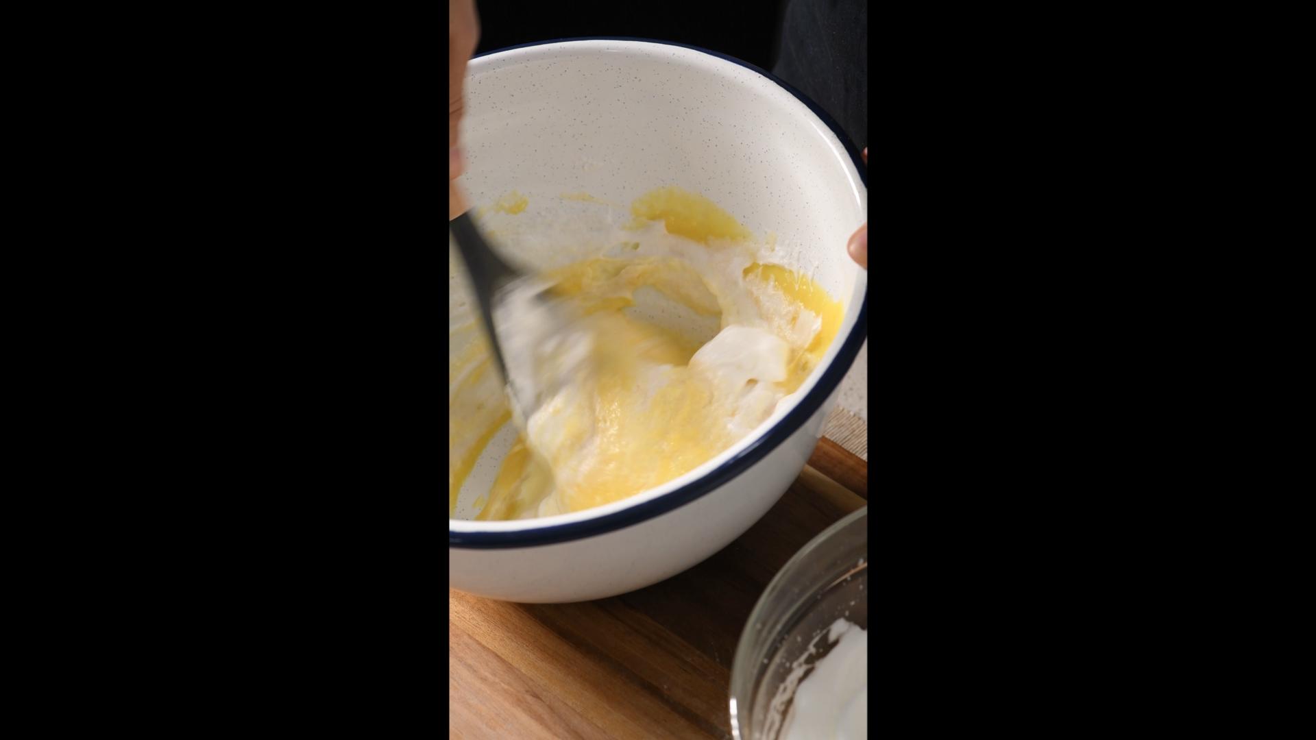 竖屏4k打发蛋清和蛋黄混合视频的预览图