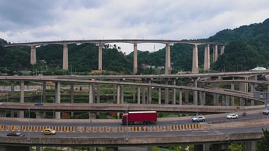 4K航拍贵州全国规模最大的立交桥黔春立交桥视频素材视频的预览图