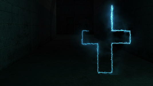 在黑暗的神秘空间中漫步低光和闪亮的十字架恐怖场景动画视频的预览图