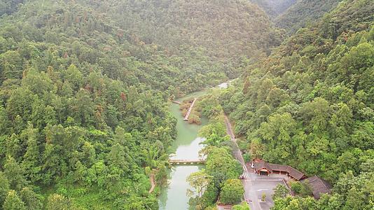 4K航拍贵州旅游圣地荔波小七孔景区自然风光视频的预览图