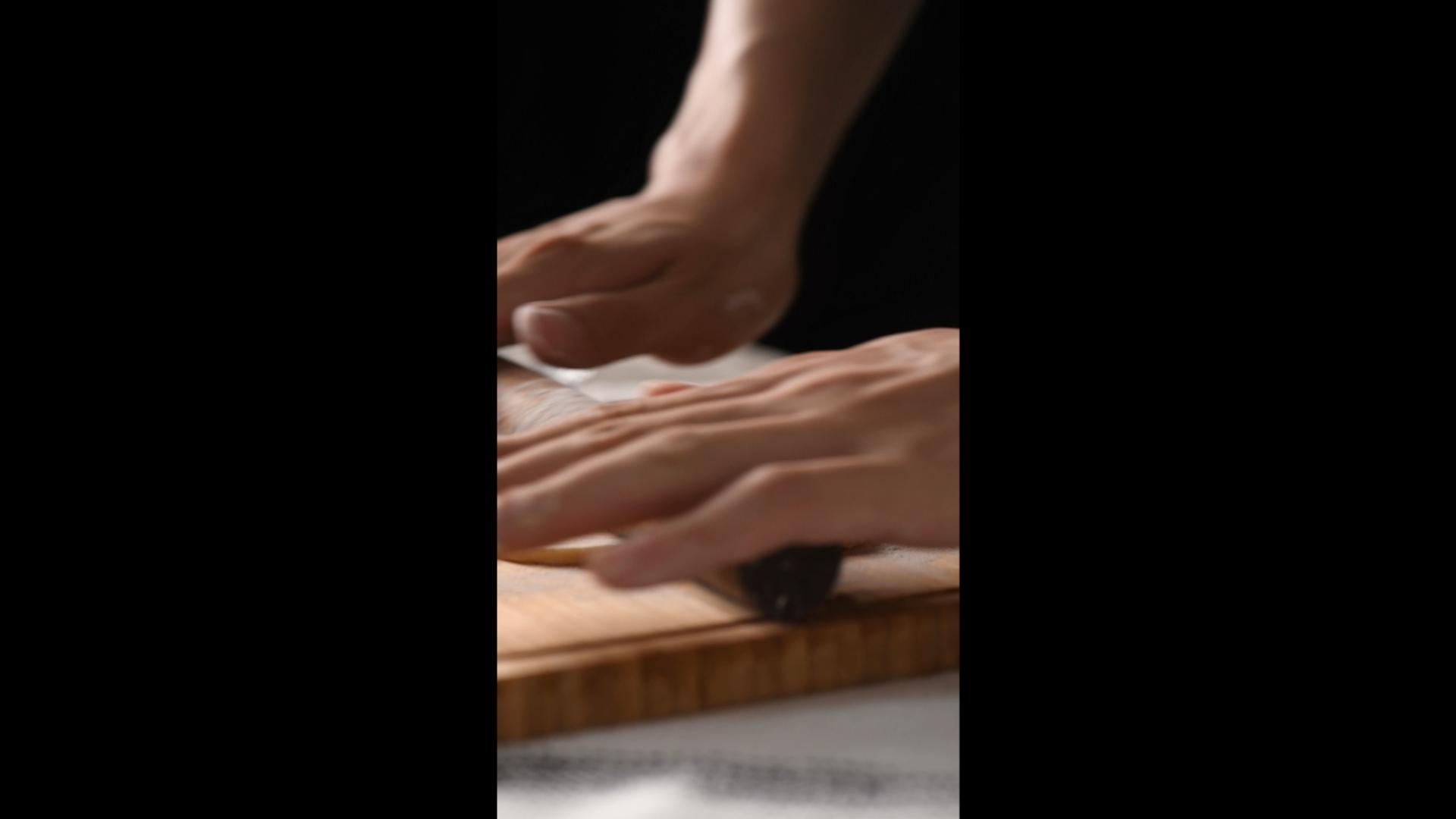 竖屏4k擀面皮制作蛋挞坯视频的预览图