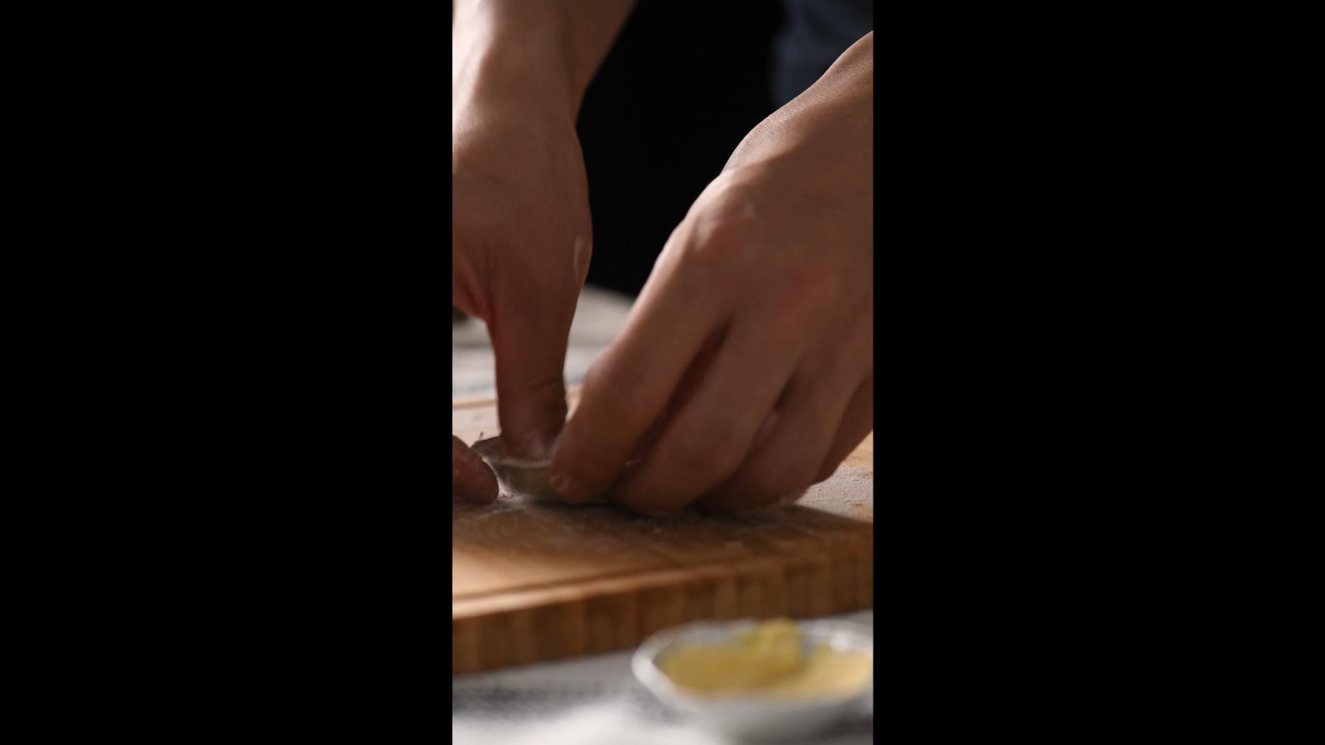 竖屏4k捏蛋挞坯视频的预览图