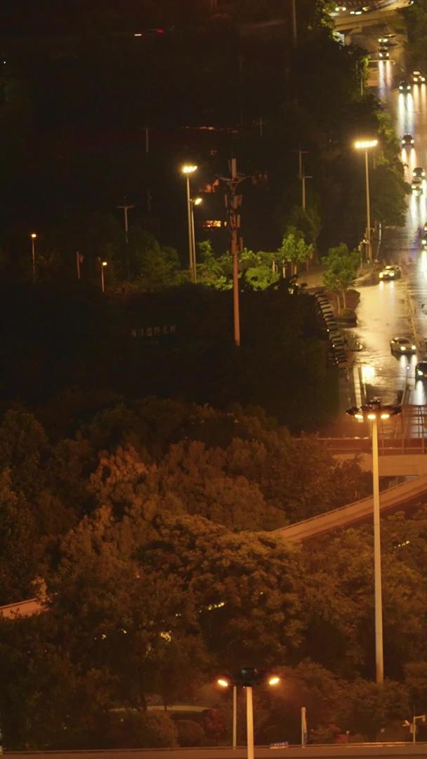 集航拍城市雨天交通桥梁道路灯光川流不息的交通街景灯光秀素材视频的预览图