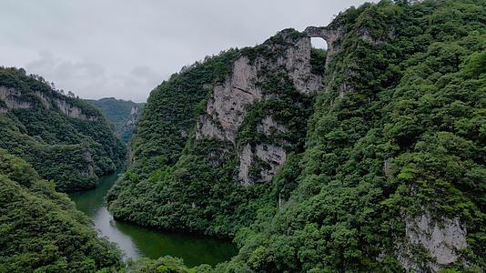 4K航拍贵州荔波漳江自然风光视频的预览图