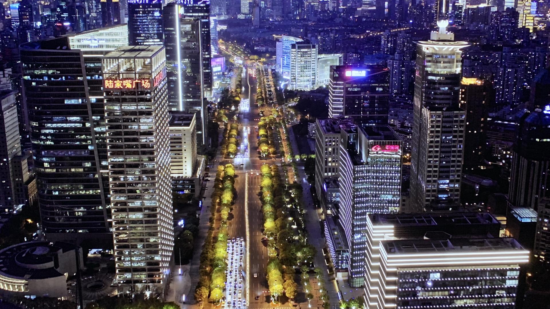上海陆家嘴商务区夜景航拍视频的预览图