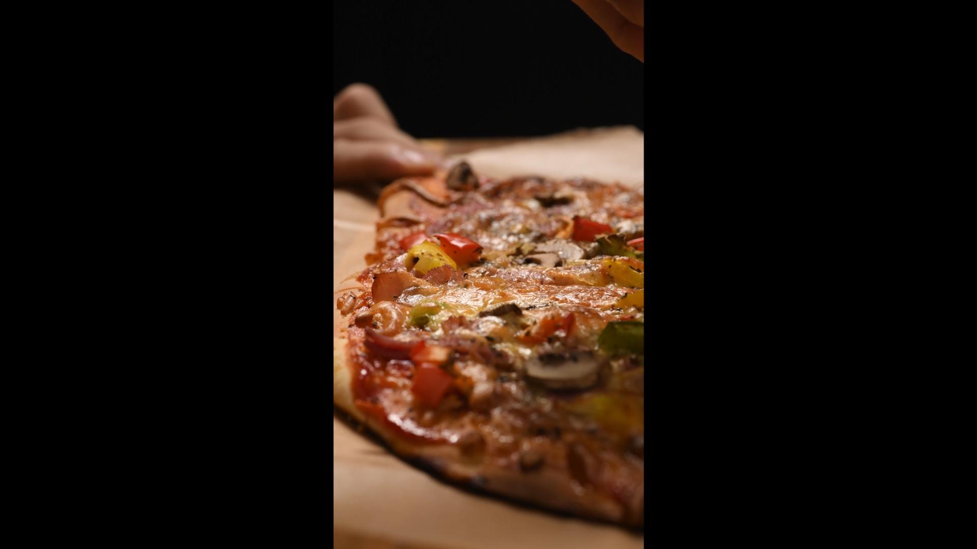 竖屏4k切披萨视频的预览图